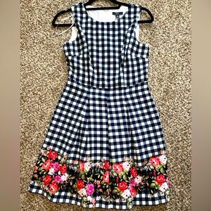 Beautiful midi floral dress - medium